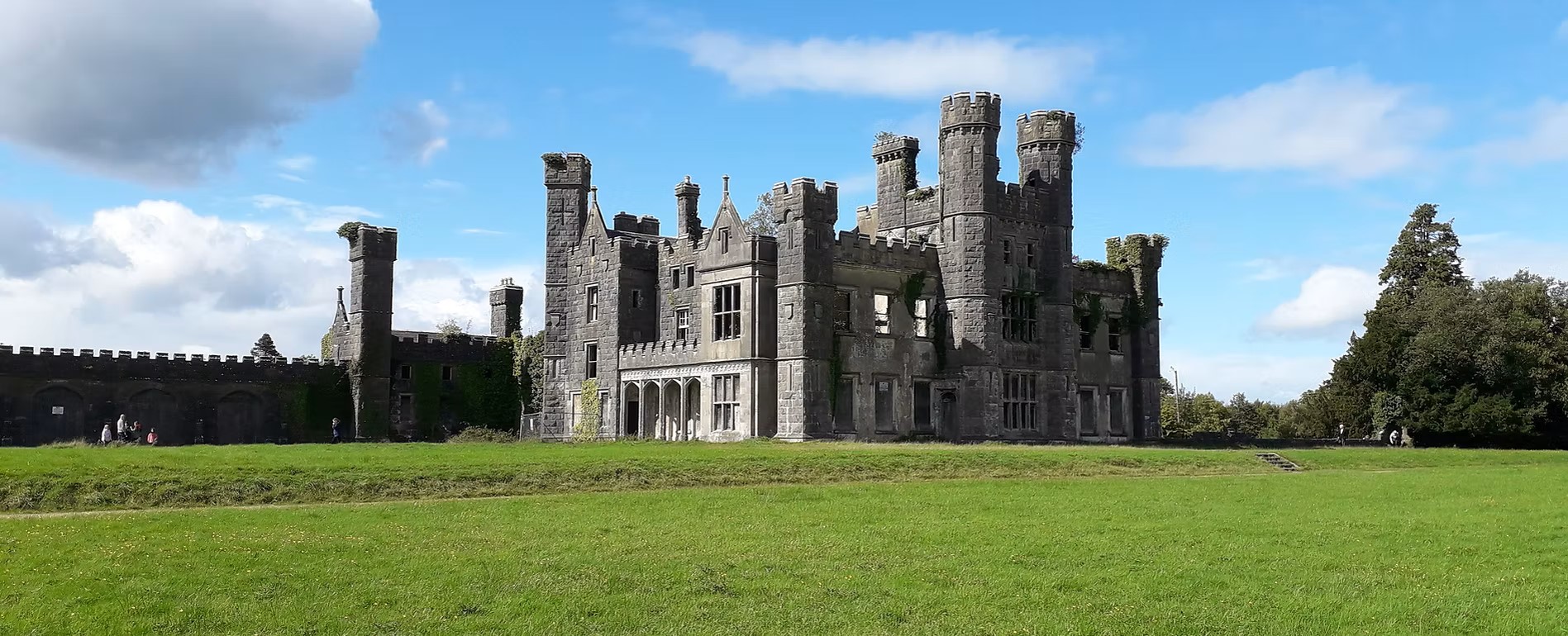 Castle Saunderson Hero Image